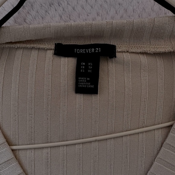 Forever 21 cropped button up shirt - Picture 3 of 3